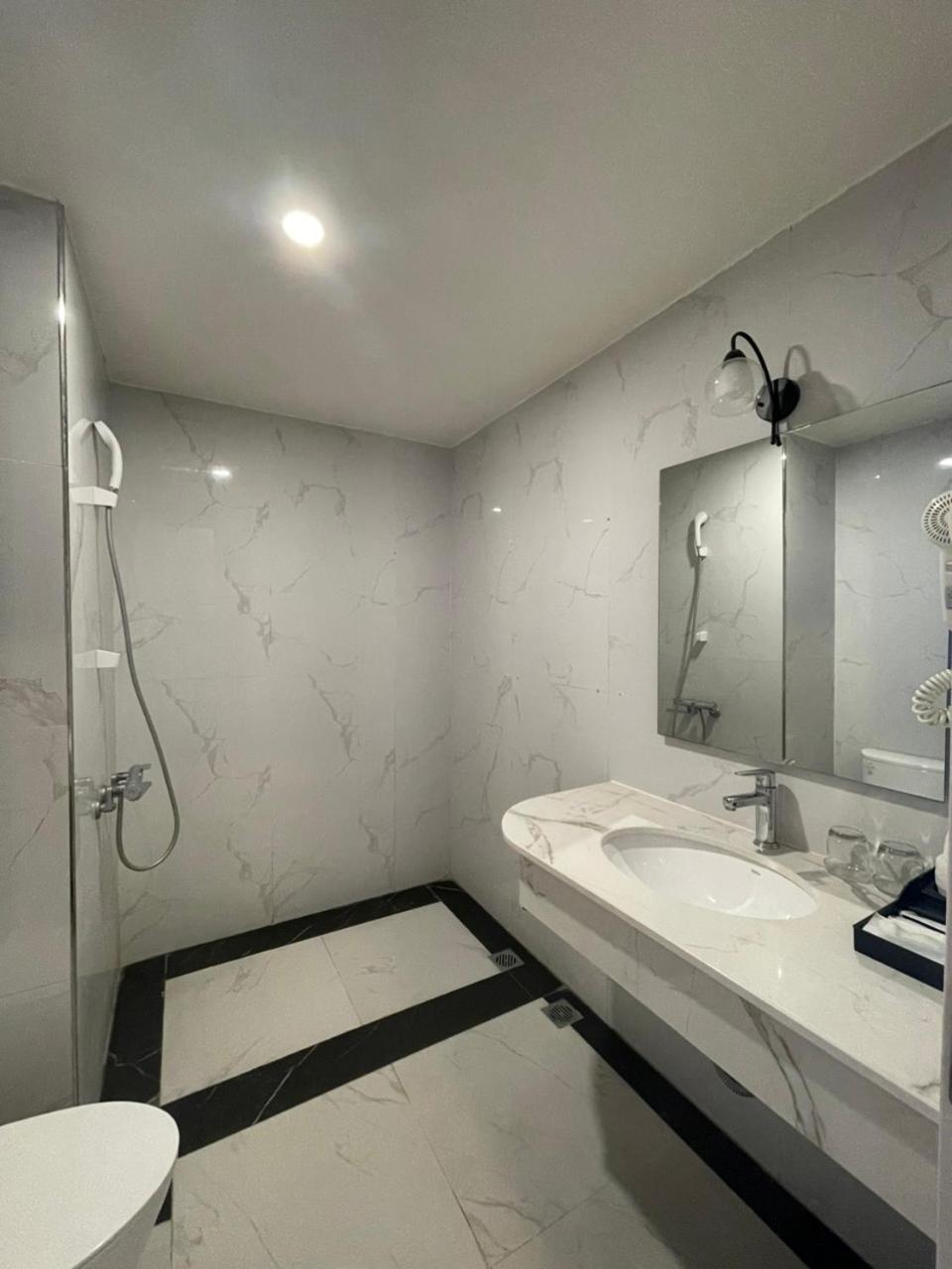 Lotus Hotel & Apartment Hải Phòng Extérieur photo