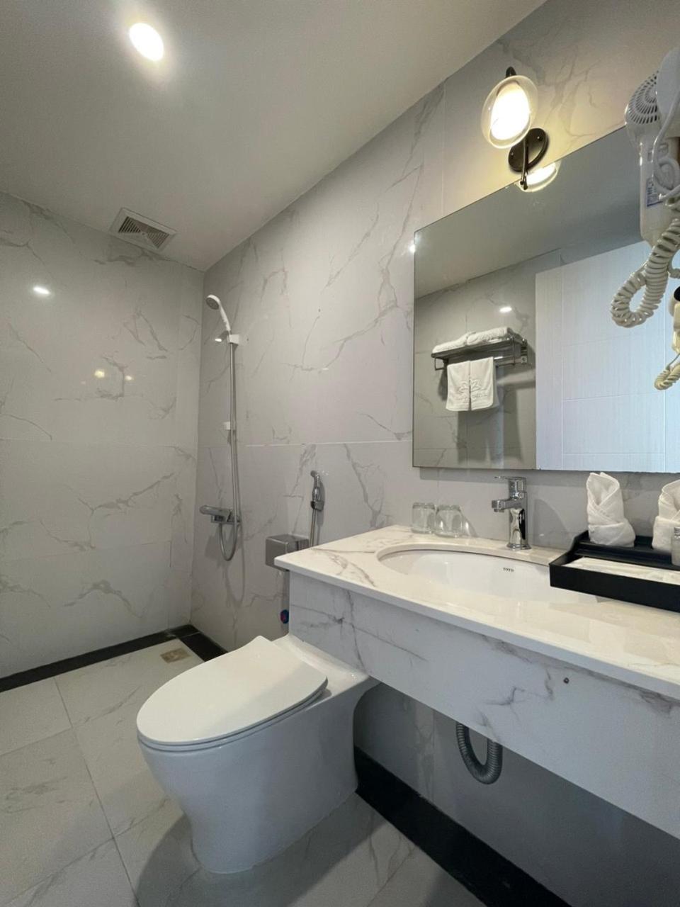 Lotus Hotel & Apartment Hải Phòng Extérieur photo